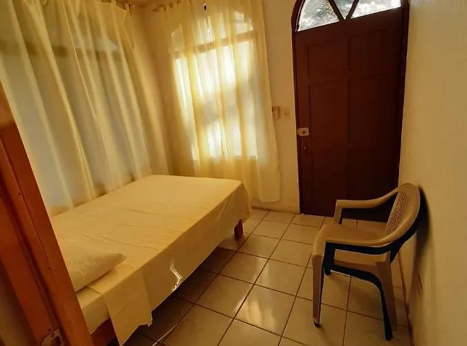 Cabinas Hoja Del Bosque Hotel cápsula *
