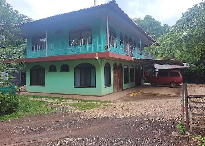 Cabinas Hoja Del Bosque *