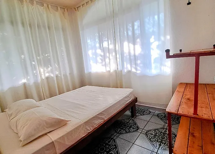 Cabinas Hoja Del Bosque Hotel cápsula Santa Cruz (Guanacaste)